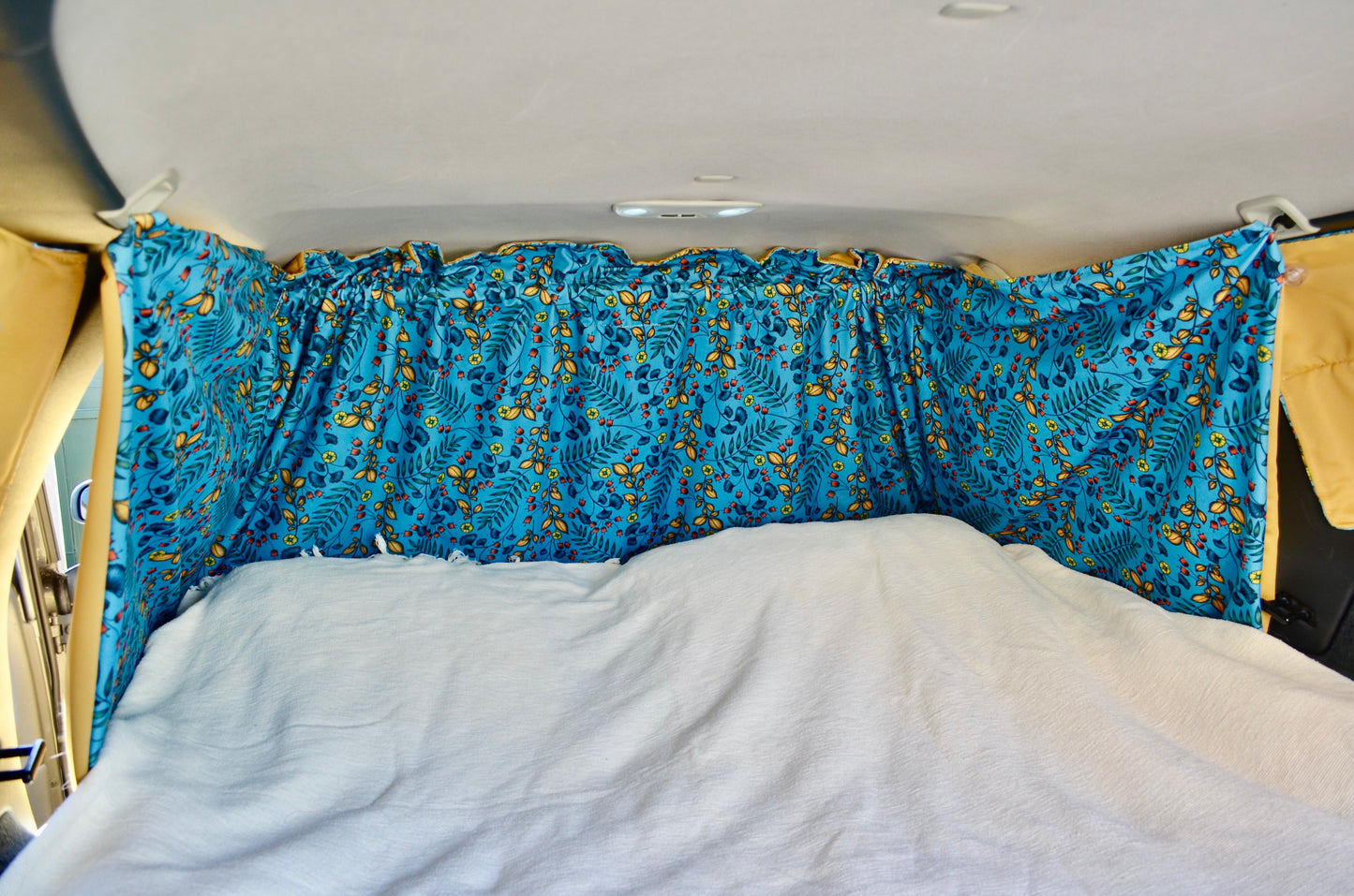 READY TO SHIP ! SET OF VOLVO V70, XC70 2000 TO 2006 BLIND CURTAINS. A CAMPER VAN FOR 339€