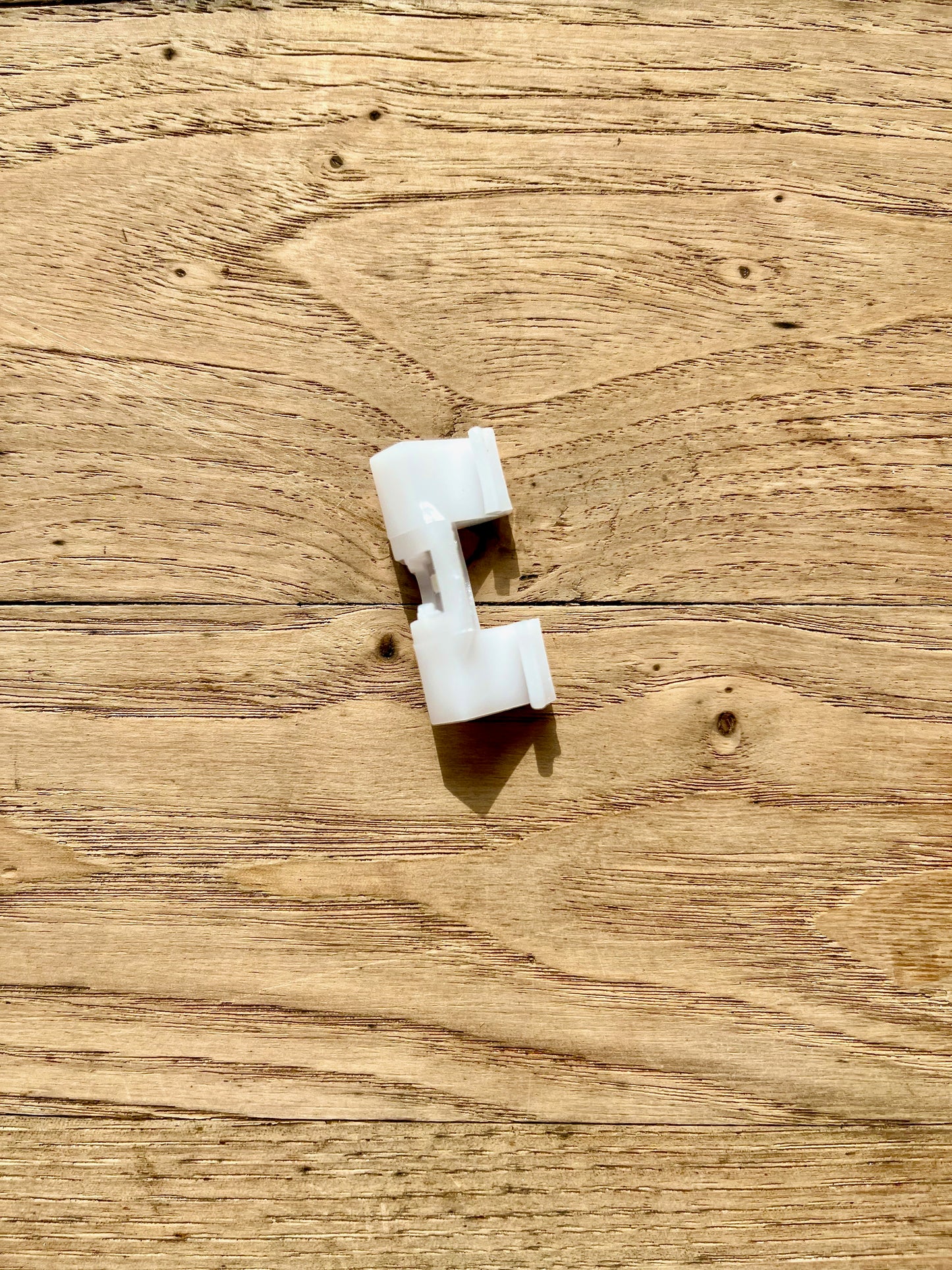 VOLVO V70, XC70, S60 WINSHIELD TRIM CLIPS, ORIGINAL VOLVO QUALITY. SET OF 8 CLIPS