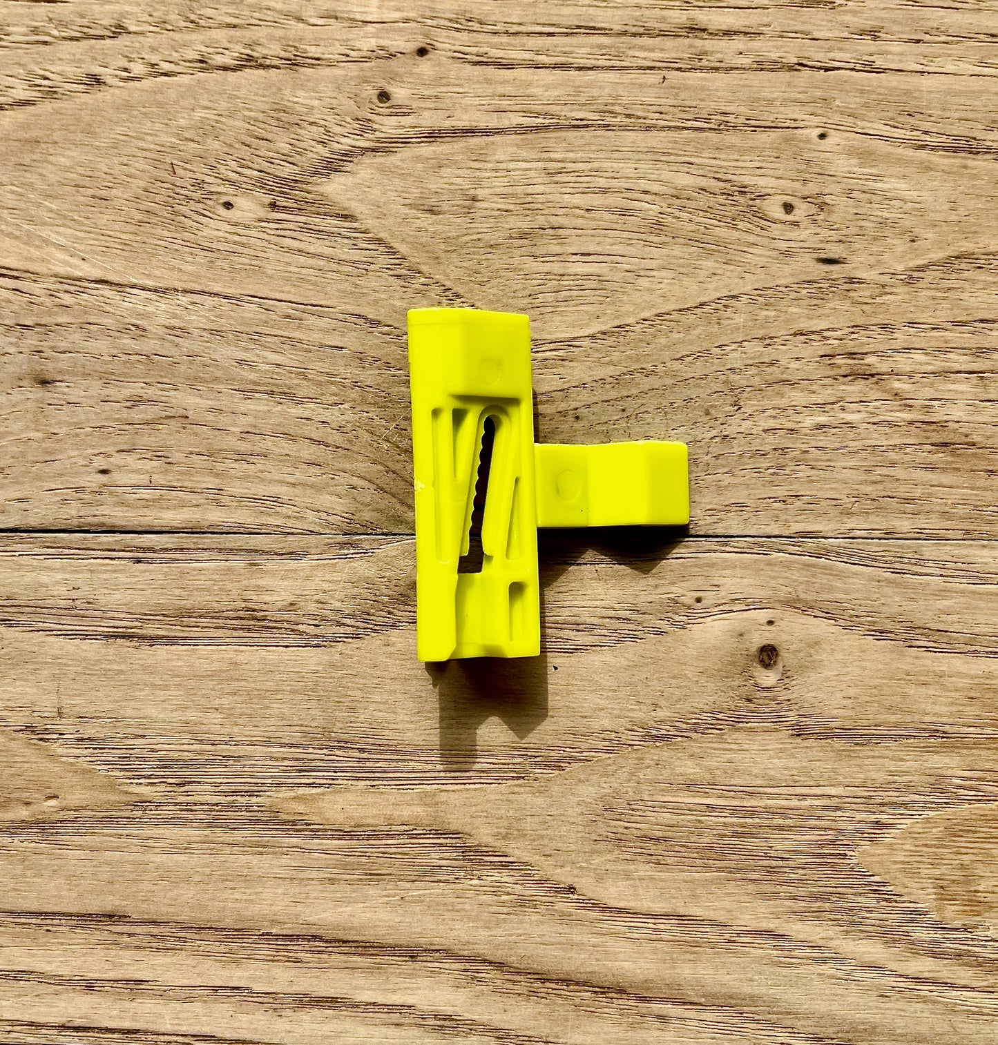 VOLVO V70, XC70, S60 WINSHIELD TRIM CLIPS, ORIGINAL VOLVO QUALITY. SET OF 8 CLIPS