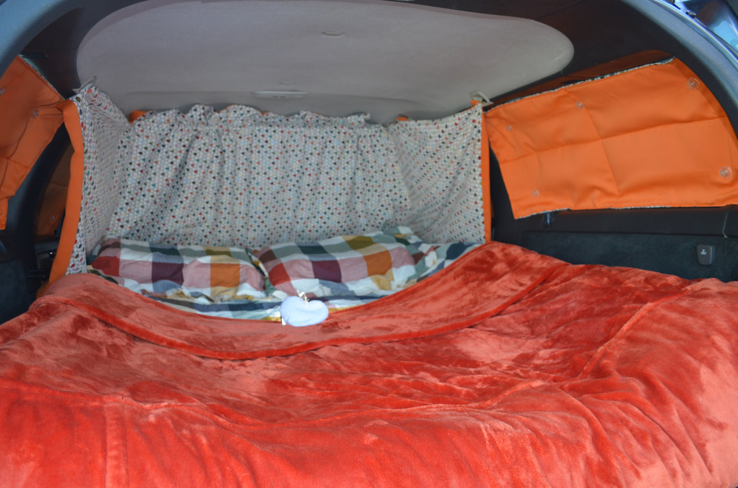 READY TO SHIP ! SET OF VOLVO V70, XC70 2000 TO 2006 BLIND CURTAINS. A CAMPER VAN FOR 339€