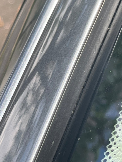 VOLVO V70 XC70 S60 WINDSHIELD TRIM MOULDING REPAIR KIT. SEALS AND CLIPS INCLUDED