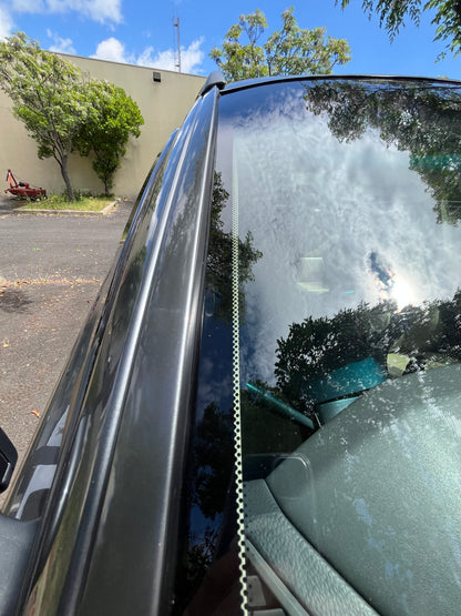 VOLVO V70 XC70 S60 WINDSHIELD TRIM MOULDING REPAIR KIT. SEALS AND CLIPS INCLUDED